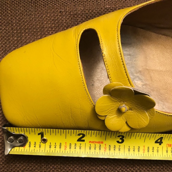 Vintage Low Heel Yellow Leather Sandals Size 8.5 - Picture 9 of 9